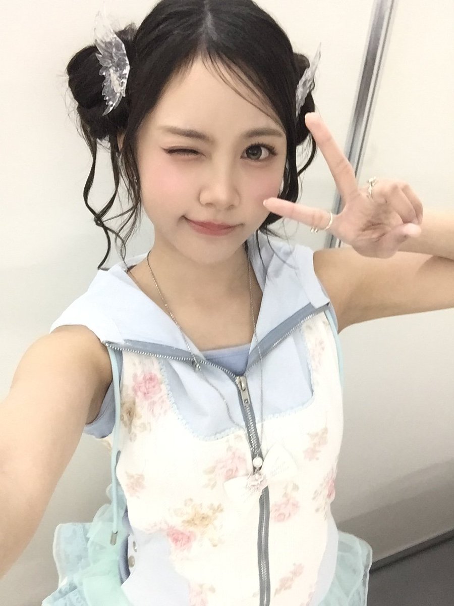 h2hbrazil_'s tweet photo. [SNS] 26.09.20 atualização Carmen no Weverse

"FEST. INAZUMA 2026 💙💙🤍
Muito obrigada! Foi super divertido~!
Vamos nos divertir juntas de novo na próxima vez, hein? ♡♡" 🌴🥥 [1/2]

#Carmen #카르멘 #Hearts2Hearts #Hearts2HeartsBrazil #H2H_Brazil #Hearts2Hearts_Brazil #Hachus https://t.co/FOCQmc7dsg