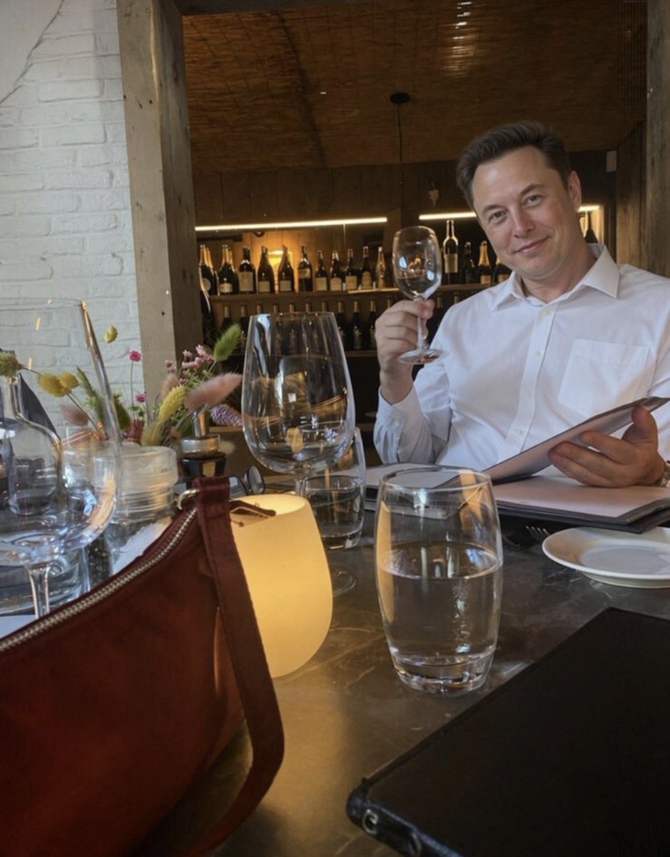 eloncommentry00's tweet photo. Be honest 4
If a stranger paid for your meal and walked away without saying anything, how would you feel? https://t.co/UvdL9Bhv4f