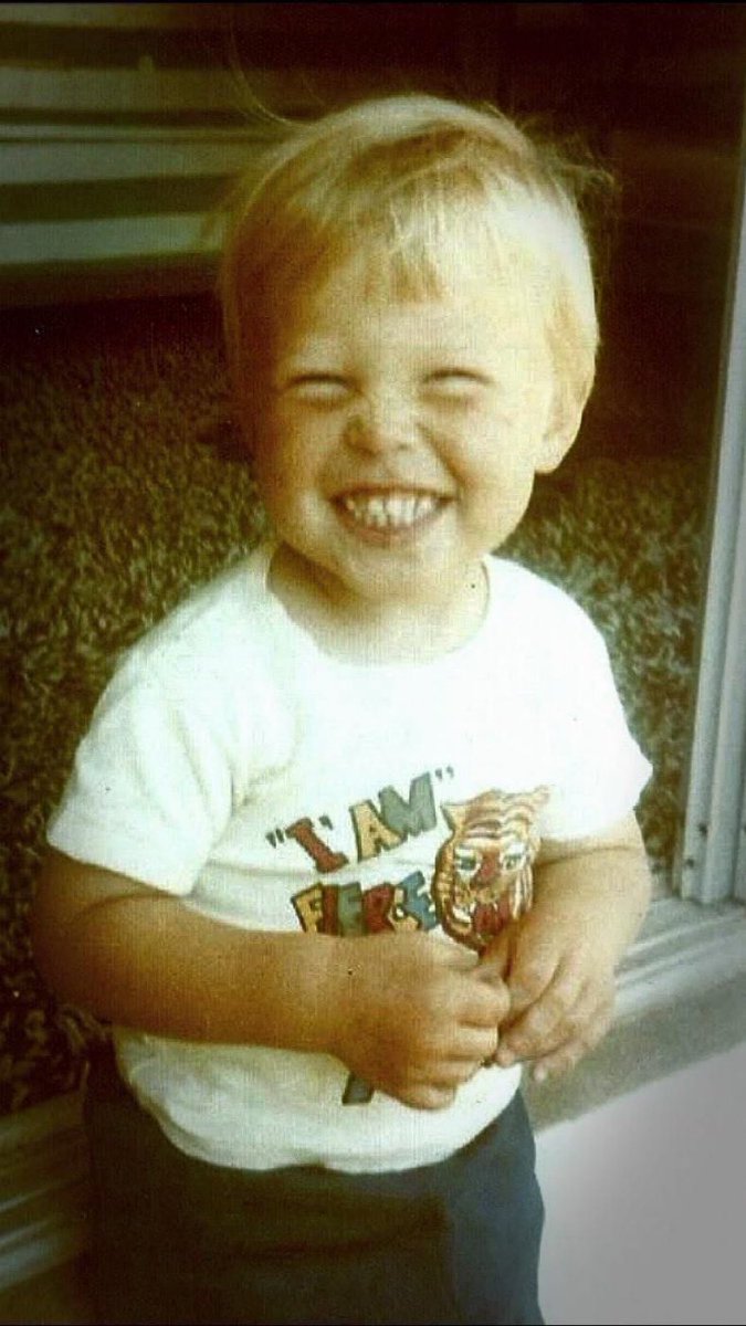 Ceo_Fan__'s tweet photo. This child in the old photo is now famous across the world.

Can you guess who it is ?

A. Mark Zuckerberg
B. Vladimir Putin
C. Joe Biden
D. Elon Musk https://t.co/xtLjgWKThg