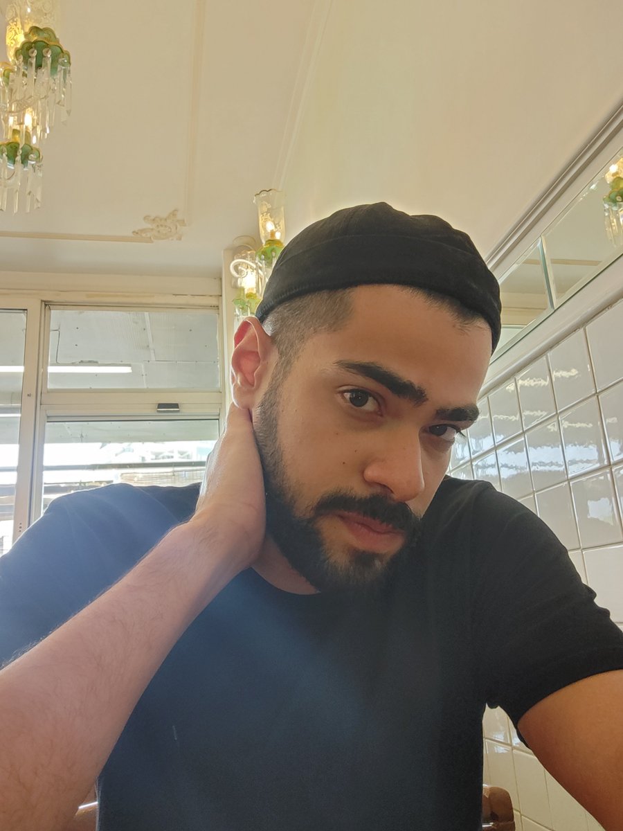 dashtedi's tweet photo. About ⛱️

(چون فتیش فقر دارین) https://t.co/hWsHM7kc3x