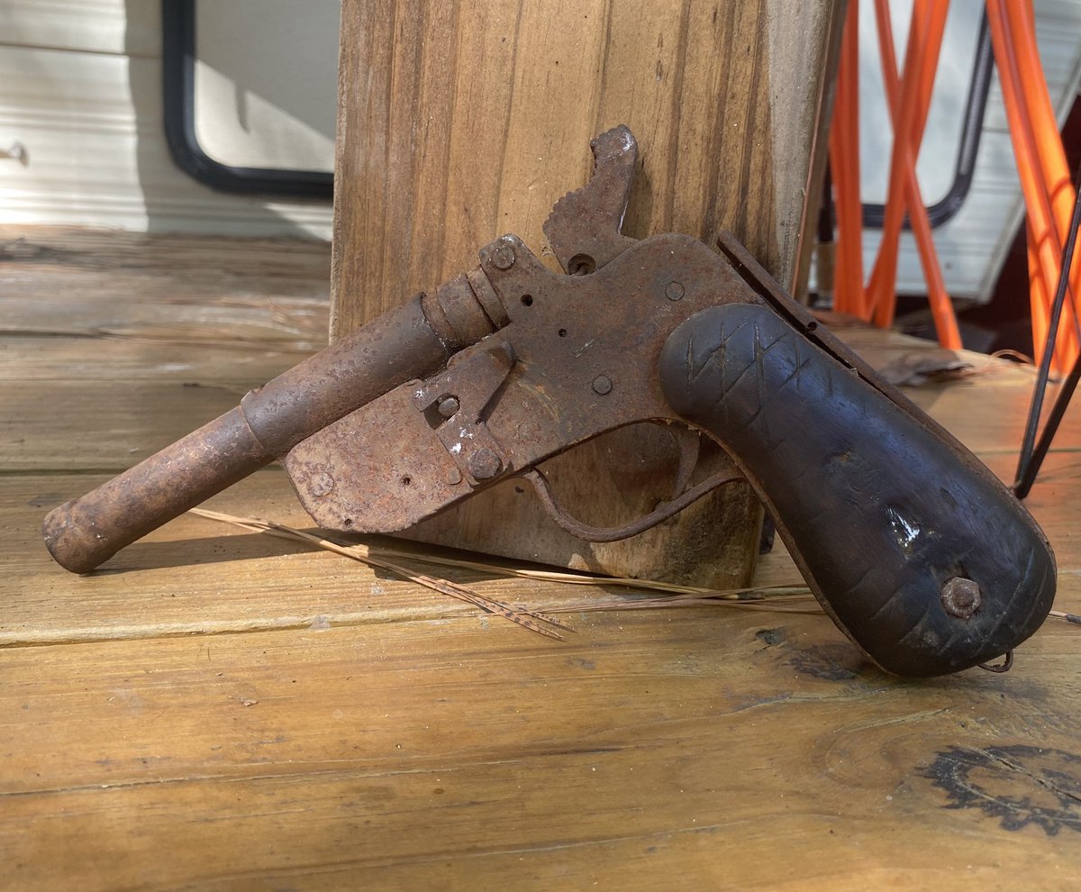 Pablo48191270's tweet photo. Homemade VietCong pistol. 

I was gifted this really neat piece of history today. I have a family member who served in the Vietnam war and who brought this back. It’s a crude break open single shot pistol and an awesome piece of history :D

#guns #firearms #history #Vietnamwar https://t.co/lSK8onR0iO