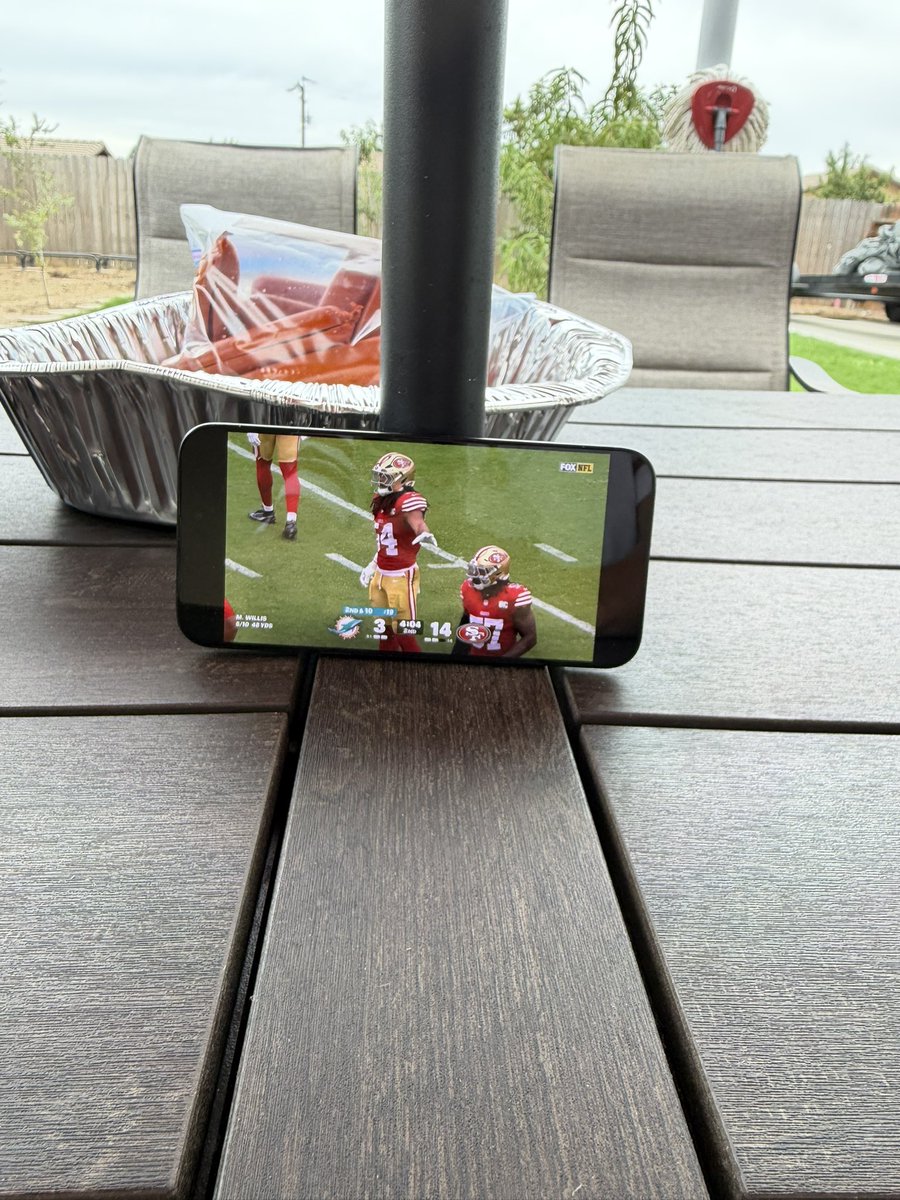keulity's tweet photo. Carne asada and football i love life https://t.co/OczGWepjw9