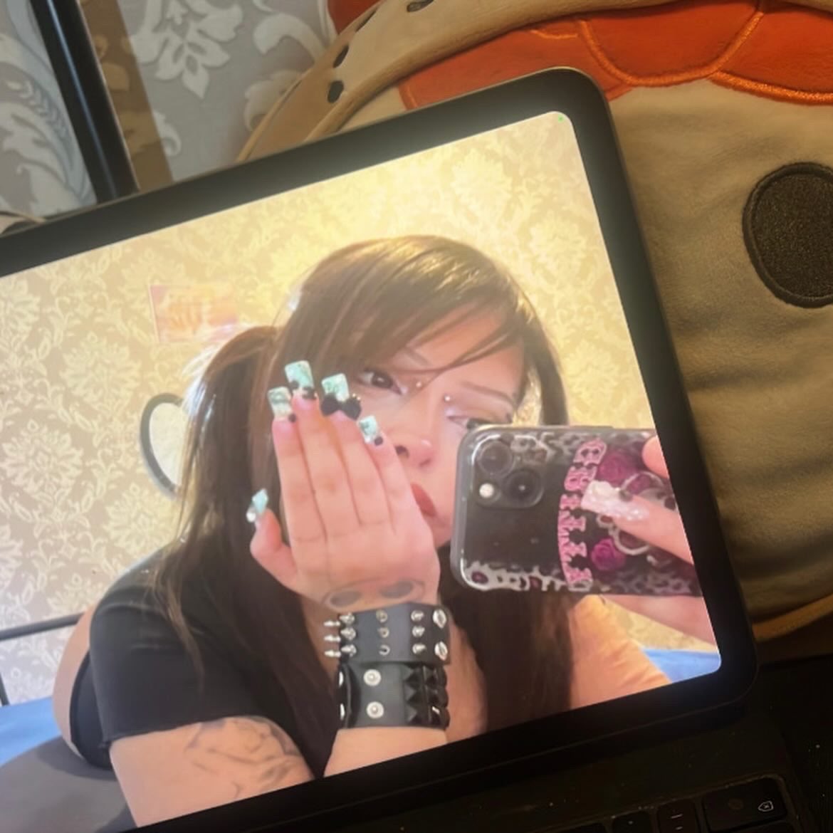 Suckerrpunnch14's tweet photo. Im shey :) i struggle with eating disorder,
self harm , depression , bipolarity and substance abuse .
I’ve been sober for four months and have gained 30 kg. :(

-im now 97kg 🐷
-173cm
Soon going to start taking peptides!!
I might keep a daily log idk

#drugtwt
#edtwtt
#shtwt https://t.co/gm5r8DzjZa