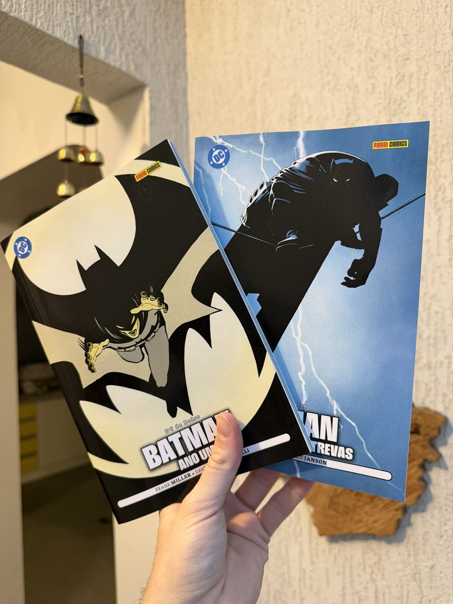 2quadrinhos's tweet photo. Talvez o maior acerto da Panini no ano.

Estes clássicos precisam estar SEMPRE em catálogo e no formato mais acessível possível.

Imagina quantas pessoas querem começar a ler quadrinhos e pesquisam no Google “melhores HQs do Batman”. E aí só encontram versões acima de R$100 🤡 https://t.co/ihr5OpX08j