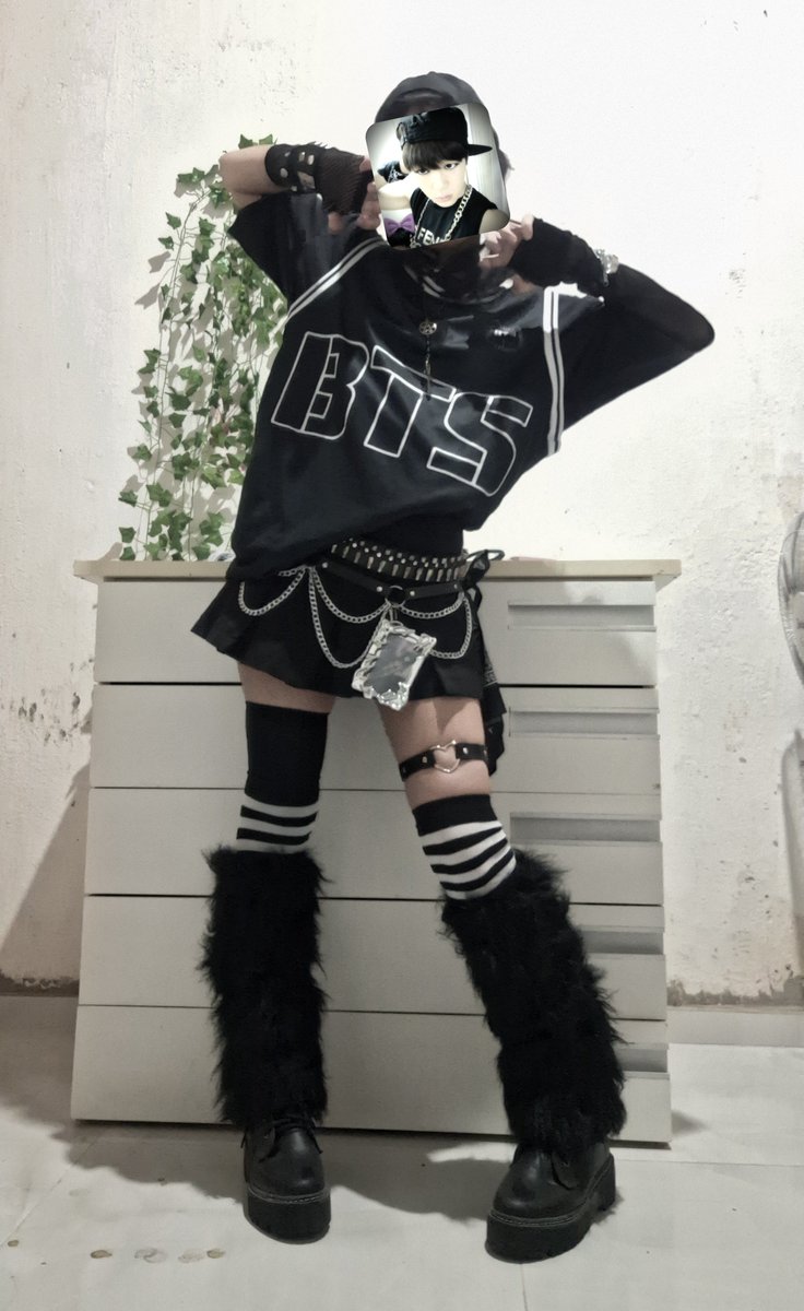 vanteph1lia's tweet photo. 𝜗ৎ┆ Minha roupa pro show do bts ⊹ ࣪ ˖ ໒꒱ https://t.co/ehk8Eroc6L