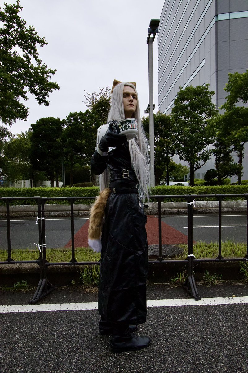Chriph_cosplay's tweet photo. セフィロスにどん兵衛渡そうと思ったら、待機列できすぎて入場規制になってて渡せなかった。

どんな手を使ってでもいい。
どん兵衛をセフィロスに渡して欲しい。

#TGS2026
#FF7R_TGS2026
#どん兵衛 https://t.co/yJZM0be8C5