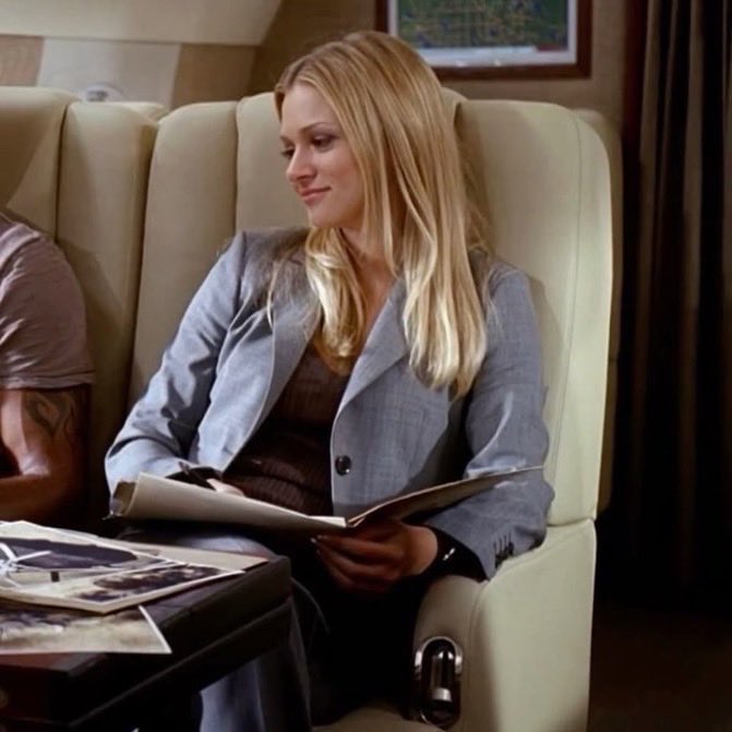 jareauist's tweet photo. Soooo much age gap potential…sooo buzzy…unit chief Emily benching JJ because shes afraid of her getting hurt in the field…JJ being a brat and making fun of Emily for liking them young… https://t.co/AkXFL5pndN