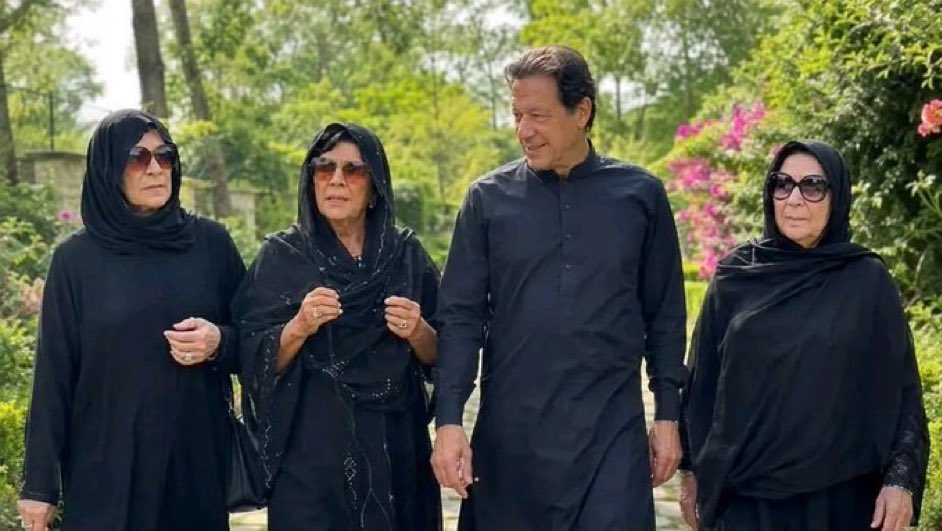 InsafPK's tweet photo. بوکھلائے ہوئے جعلی حکمرانو!
ظلم کی شدت کو پورے پاکستان پر یوں بڑھا لیا ہے کہ آج ہی سب پر ستم ڈھانے ہیں کہ شاید کل وقت نہ ملے گا؟
وہ ادارے جنہیں سیکیورٹی اداروں کا نام دیا گیا ہے، آج انہی نے پاکستانی عوام کو غیر مجفوظ بنا رکھا ہے۔

#ستمبر27_فیصلہ_کن_مارچ https://t.co/JyXY7CJ4Ra