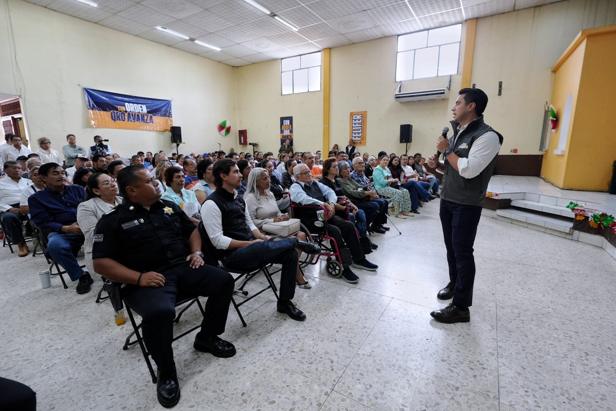 codice_informa's tweet photo. 👥 Felifer Macías sostuvo encuentros con distintos sectores de Querétaro. El presidente municipal convivió con más de 350 personas adultas mayores en el Centro de Día “Nänxu”.
#Querétaro #FeliferMacías #AdultosMayores #Movilidad #Transporte #CódiceInformativo https://t.co/tsUko8X4Zk