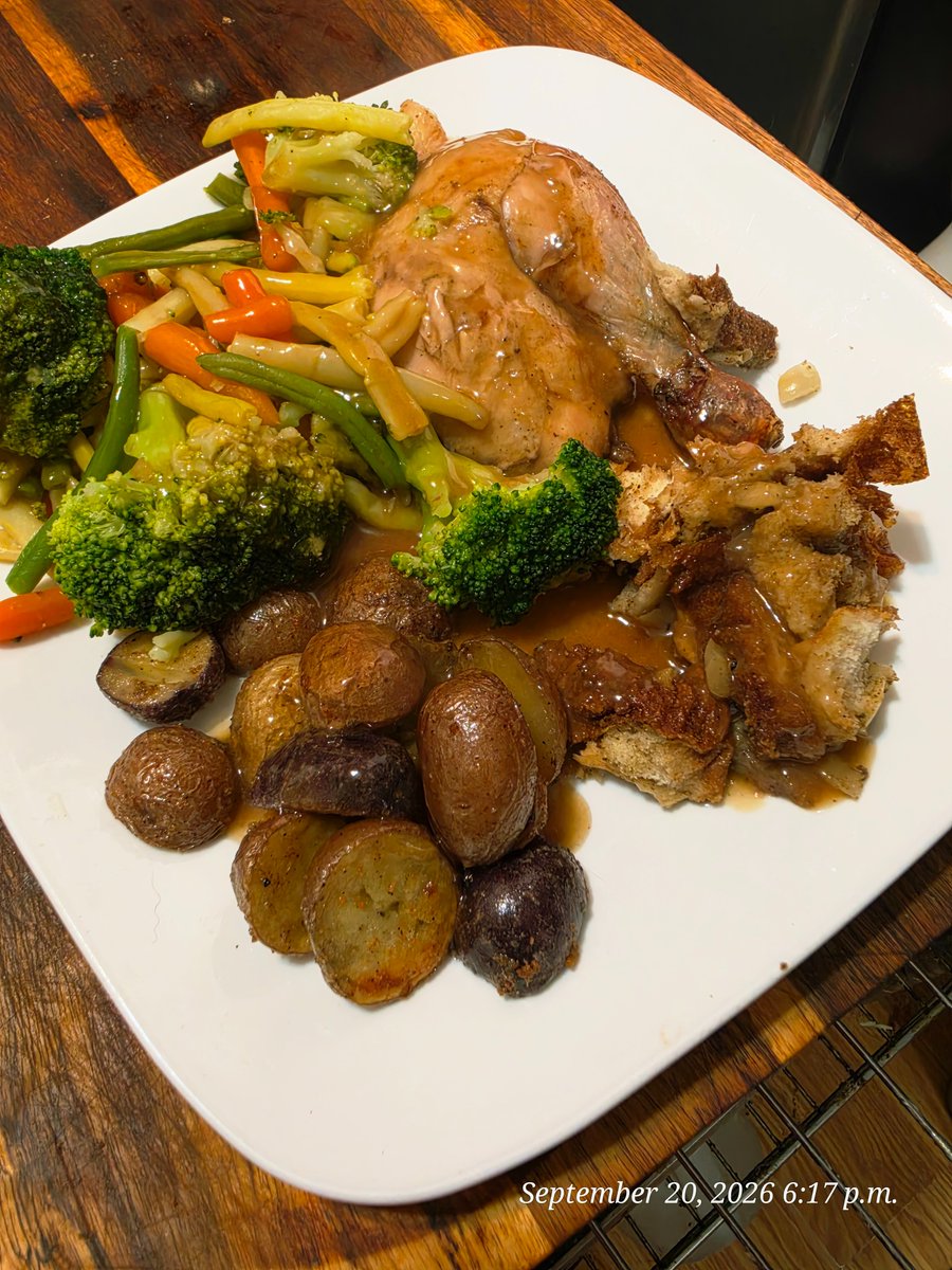 Raix43512345's tweet photo. @c4credit roasted chicken dinner with homemade stuffing,  roasted red, yellow and purple potatoes with mixed veggies and homemade gravy https://t.co/NueHIwN5P0