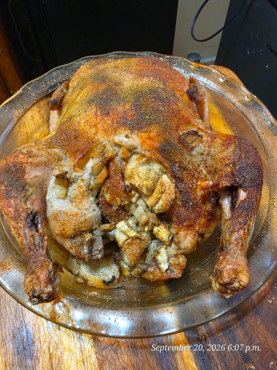 Raix43512345's tweet photo. @c4credit roasted chicken dinner with homemade stuffing,  roasted red, yellow and purple potatoes with mixed veggies and homemade gravy https://t.co/NueHIwN5P0