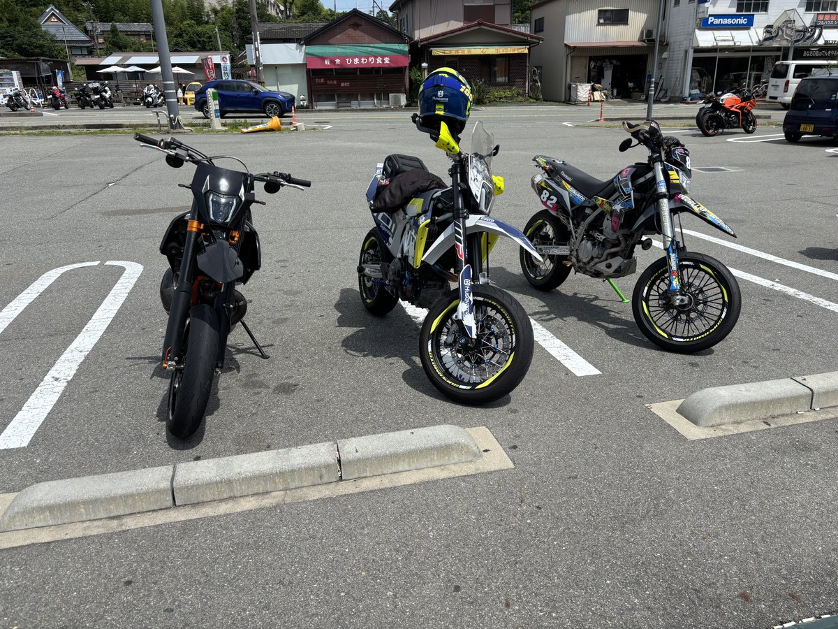takeda2352's tweet photo. 名前：ゆうと
性別：🚹
年齢：29
住み：大阪（北の方）
愛車：KLX250 a3
好き：ツーリング、カメラ、
一言 : インカムで通話しながらツーリングがしたい！
土日祝ライダー
近場でも軽いノリで行きます💨

#バイク乗りとして軽く自己紹介 
#バイク乗りと繋がりたい
#ツーリング仲間募集
#kawasaki https://t.co/GJQmqtr4PA