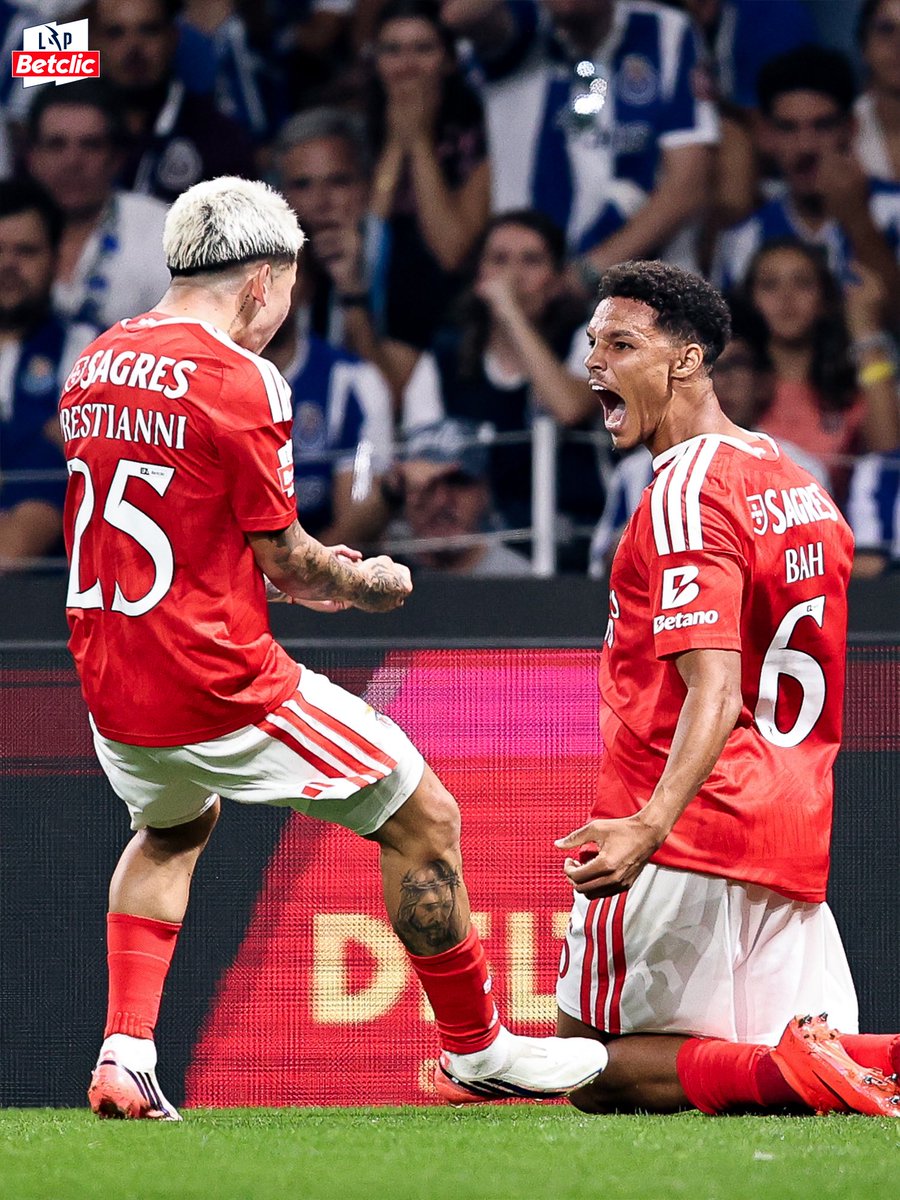 ligaportugal's tweet photo. Com vista privilegiada para o topo 🔝

FC Porto vence o clássico 🐉 e aumenta a vantagem na liderança da Liga Portugal Betclic. https://t.co/FPNTywJvgR