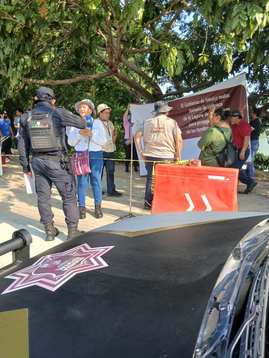 SSPCTabasco's tweet photo. La #SSPCTabasco brindó apoyo de seguridad y vialidad durante la Mega Jornada Nacional de Limpieza a los Ríos, realizada sobre el boulevard Adolfo Ruiz Cortines.
Agentes de la Guardia Estatal y #PECTabasco realizaron labores de resguardo, control vial y proximidad social. https://t.co/EhVZa4vyIx
