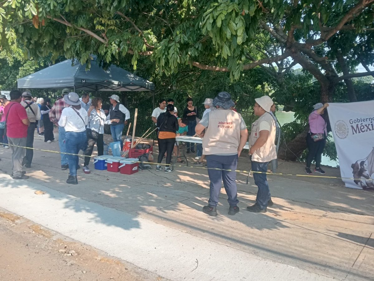SSPCTabasco's tweet photo. La #SSPCTabasco brindó apoyo de seguridad y vialidad durante la Mega Jornada Nacional de Limpieza a los Ríos, realizada sobre el boulevard Adolfo Ruiz Cortines.
Agentes de la Guardia Estatal y #PECTabasco realizaron labores de resguardo, control vial y proximidad social. https://t.co/EhVZa4vyIx