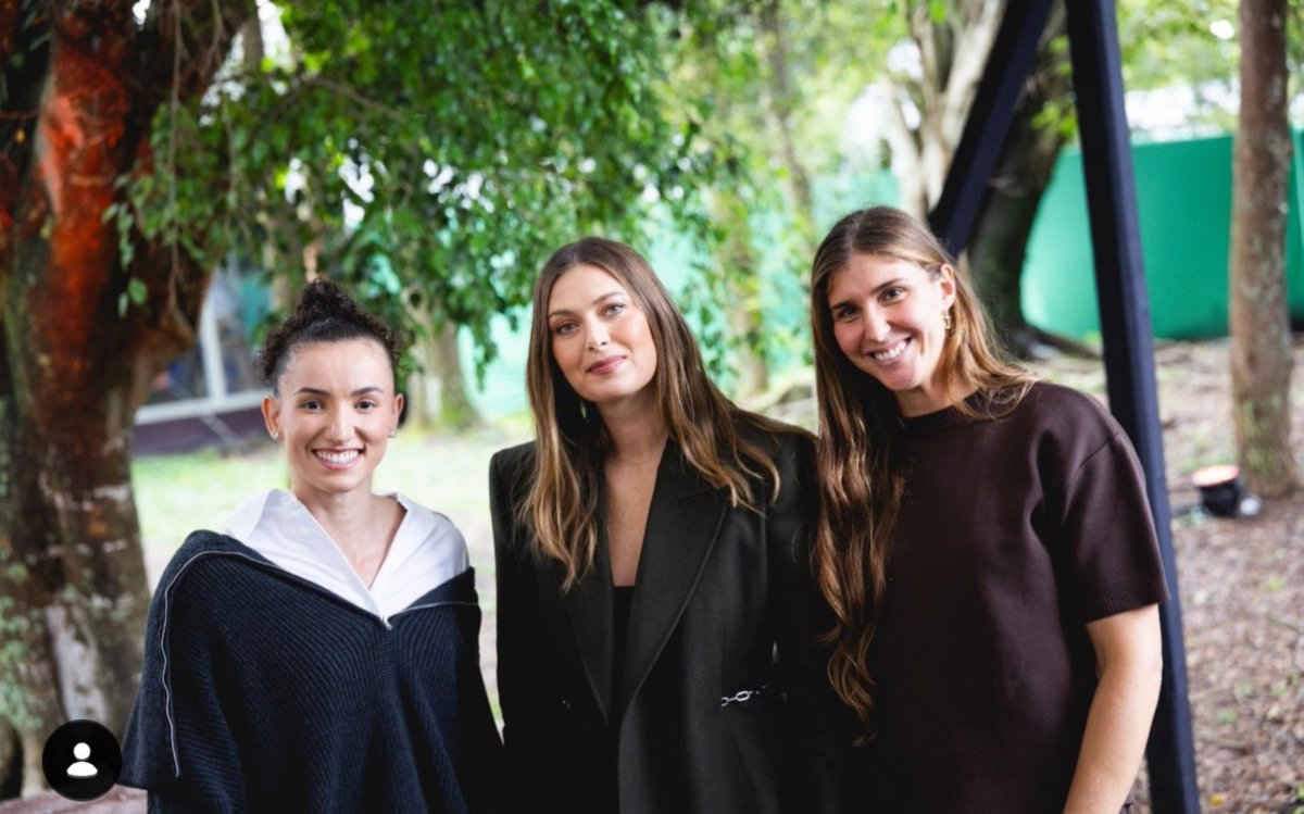 mundodotenispod's tweet photo. Bia, Sharapova e Gabi https://t.co/2rxn5aUrnO
