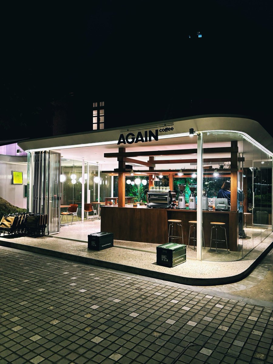 deysandiwunani1's tweet photo. Random street snap: neon signs reflecting on wet cafe tables at 2 a.m. — quiet city magic no one posts about. https://t.co/ixHIdg4L7j