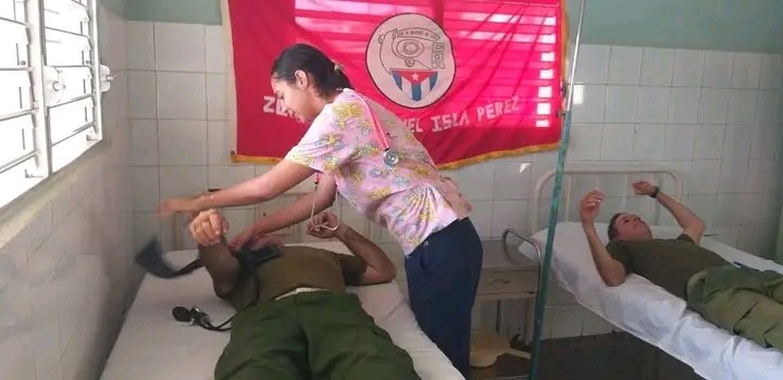 EremisCampos's tweet photo. Desde la Zona #131 "Manuel Isla" en Punta Brava, en el capitalino municipio La Lisa, los cederistas, #DesdeElBarrioJuntoAFidel,  donan sangre en saludo a los #66AñosCDR 
 #CDRCuba https://t.co/hBXyaCS81A