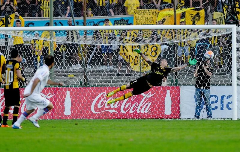 RobotHSS_'s tweet photo. Tranquilo @DefensorSp no fuiste el único que te dieron vuelta el partido en los descuentos.. https://t.co/sfYDvAMup3