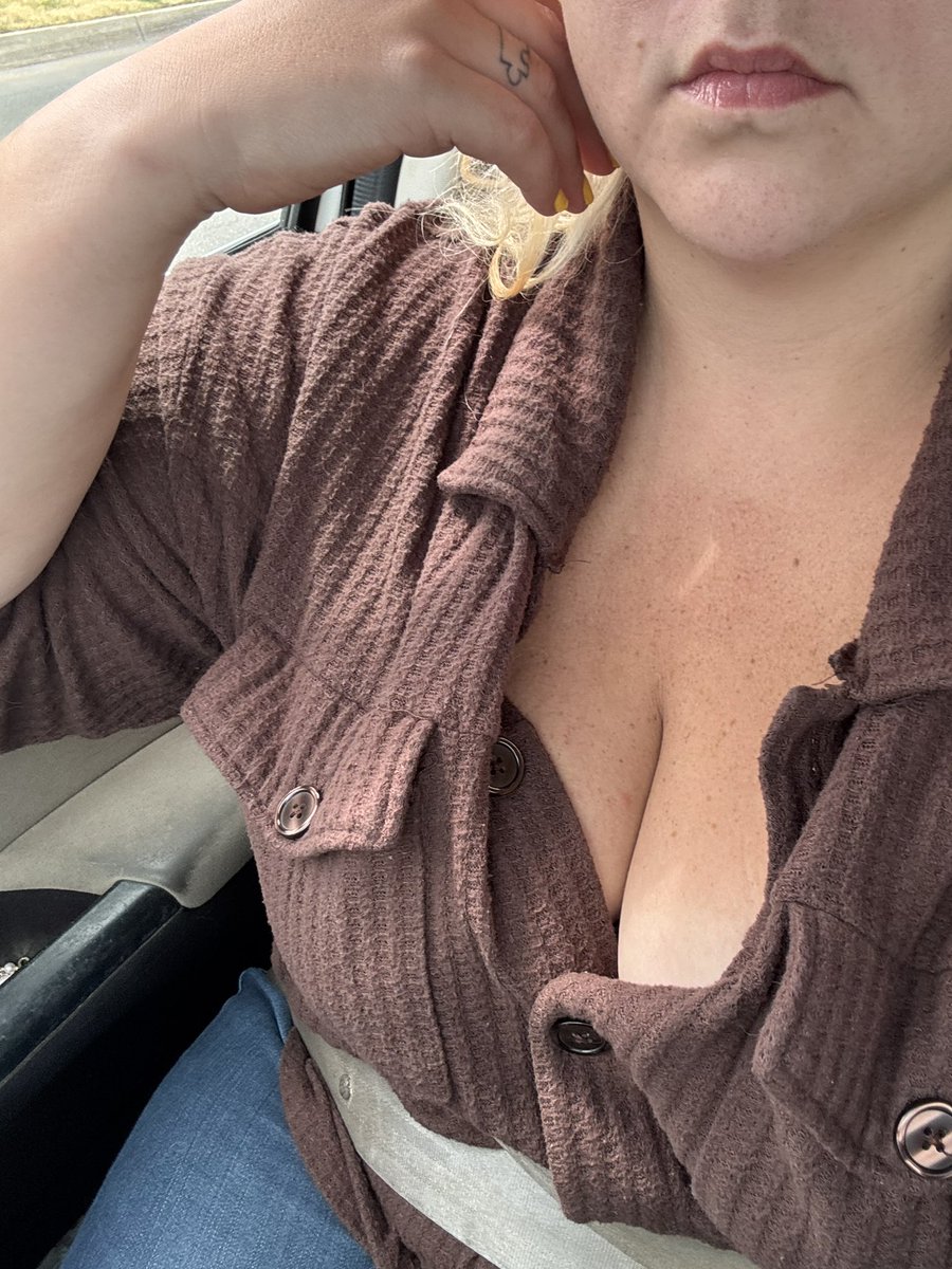 LizaMcdaniel_tv's tweet photo. Just a lil fun #nsfw #plussizeslut https://t.co/0f0zt1C2Tf