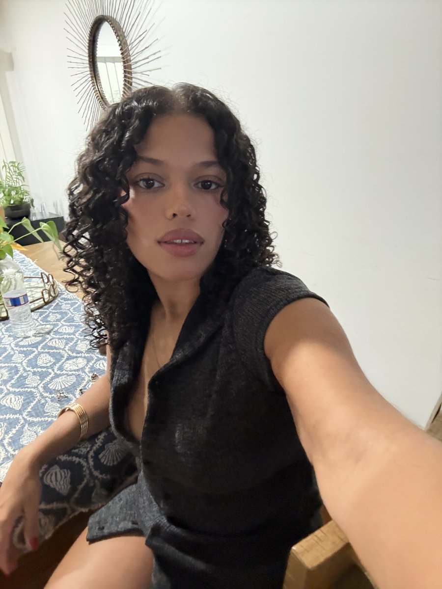 Shanikkkk's tweet photo. ok maybe I missed fall weather a lil bit https://t.co/ABxTG8OQvJ