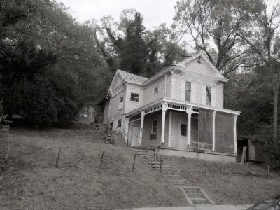 7SSEVENTRIALS's tweet photo. i wanna live in the middle of nowhere with my bf in a house like this and have like 50 hamsters and an old car like dean’s impala and live somewhere like the country ok https://t.co/wN9isBPUqc