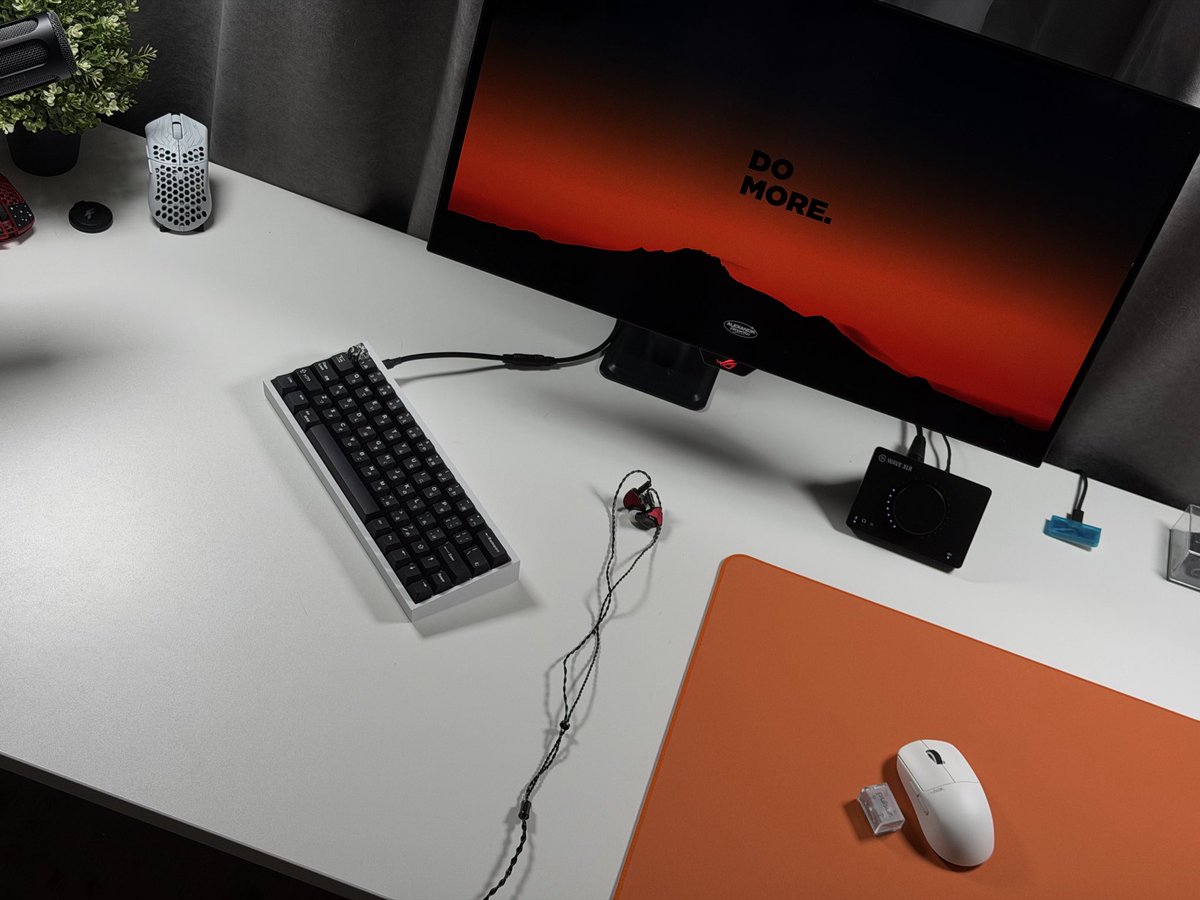 xstrrl's tweet photo. Orange mood with Artisan Zero Mid Dai Dai Orange and Pulsar X2 Crazylight Mini

#desksetup https://t.co/HsWw7nHdoe