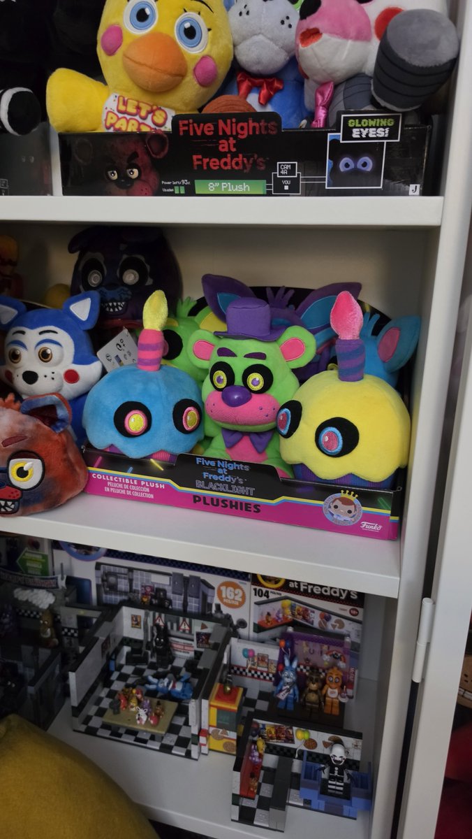 PuggosP's tweet photo. The unreleased blacklight Fnaf plushies look amazing together in the blacklight box!!! https://t.co/FknJiLHJSZ