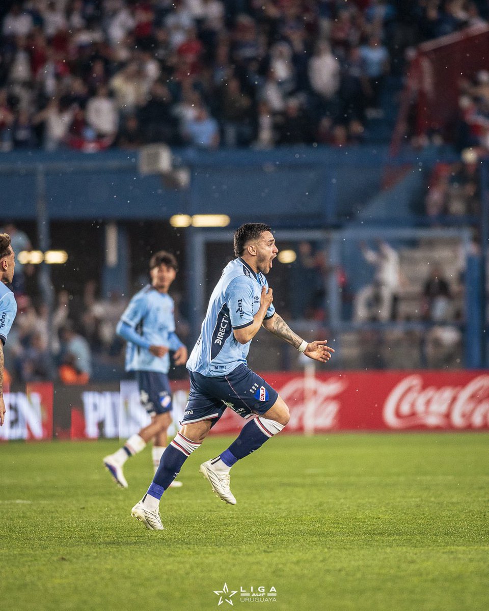 TricolorChala's tweet photo. Si algún hincha de defensor se sigue preguntando porque Maxi Gómez se fue de Defensor a Nacional muéstrenle este partido 🤣

Nico Musetti desbloquéame jajajja https://t.co/JZ8JWAEkTe