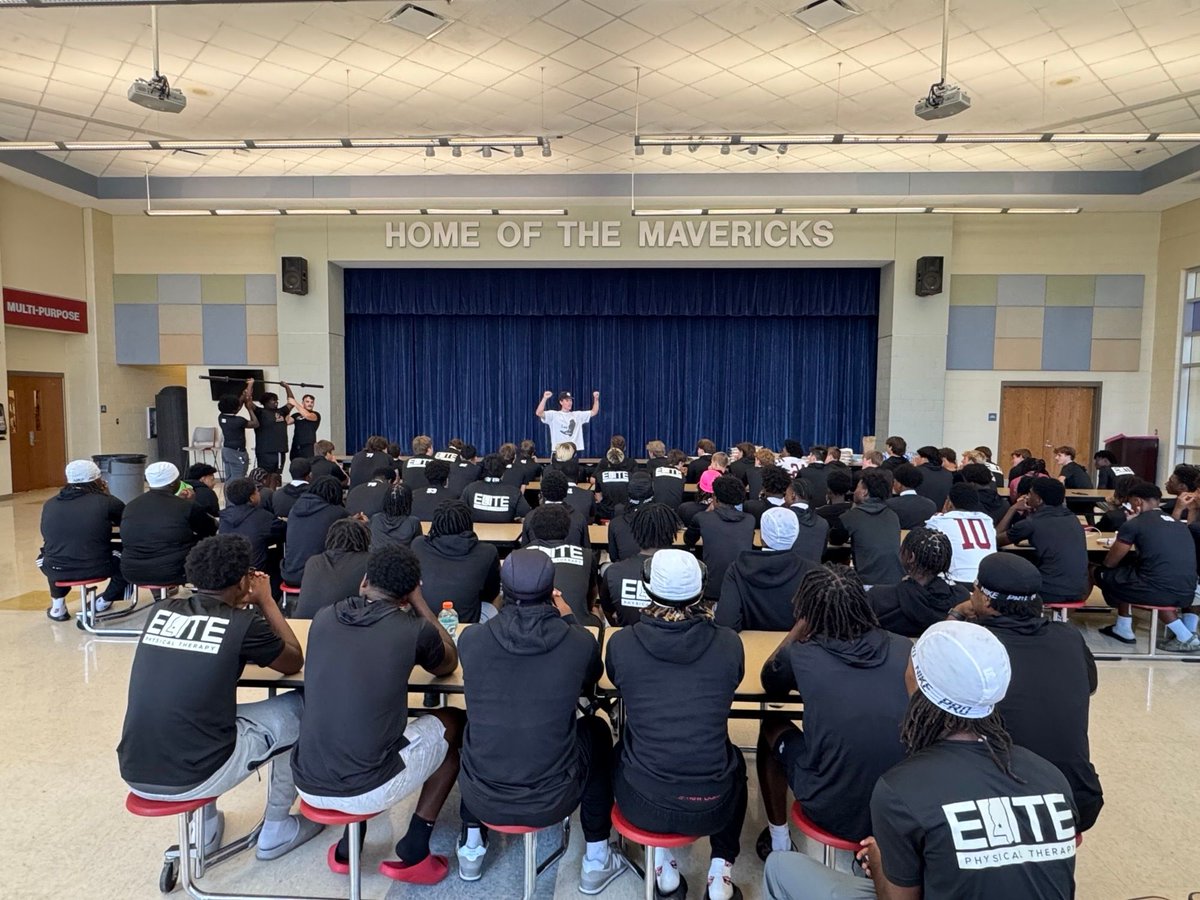 GoMavsFB's tweet photo. Special thanks to Cam Traweek with Pinelake Church for encouraging our team and providing our pregame meal. #gomavs https://t.co/hvm3gYATmd