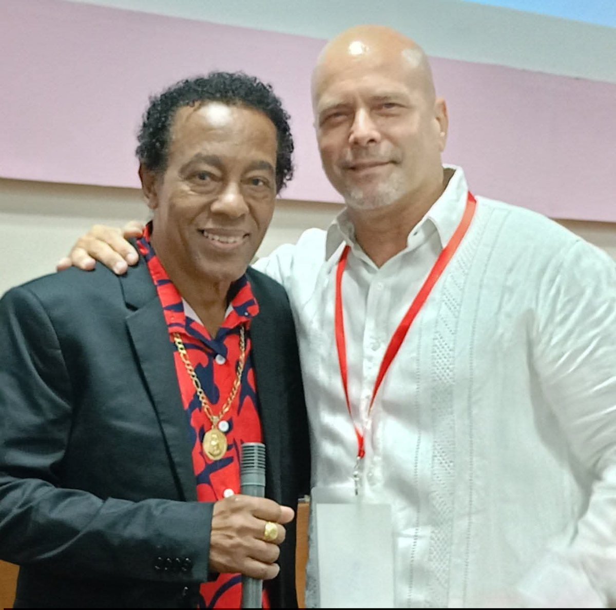 GHNordelo5's tweet photo. Hoy está de cumpleaños el maestro Cándido Fabré. iMuchas felicidades! #Cuba #CDRCuba #66AñosCDR https://t.co/SiM85AvGCn