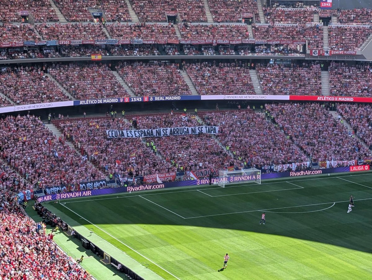 ElFarodeCeuta's tweet photo. 🗞️ Breves El Faro

"Ceuta es España, ni se arruga ni se tapa". Este ha sido el mensaje que se ha podido leer en el fondo de los aficionados del Atlético de Madrid en el encuentro de LaLiga EA Sports entre Atlético de Madrid y Real Madrid celebrado este domingo en el Riyadh Air Metropolitano.

Imágenes: Paco Bernet