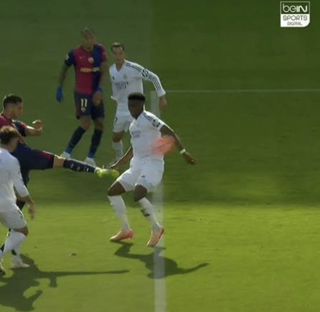 ShadLearned's tweet photo. @realmadrid Despite this terrible refereeing, Barca still won, you could have done the same. You were dominated, just accept it. 

If you’re accustomed to privileges, equally feels like a cheat https://t.co/jWgYp80PKs