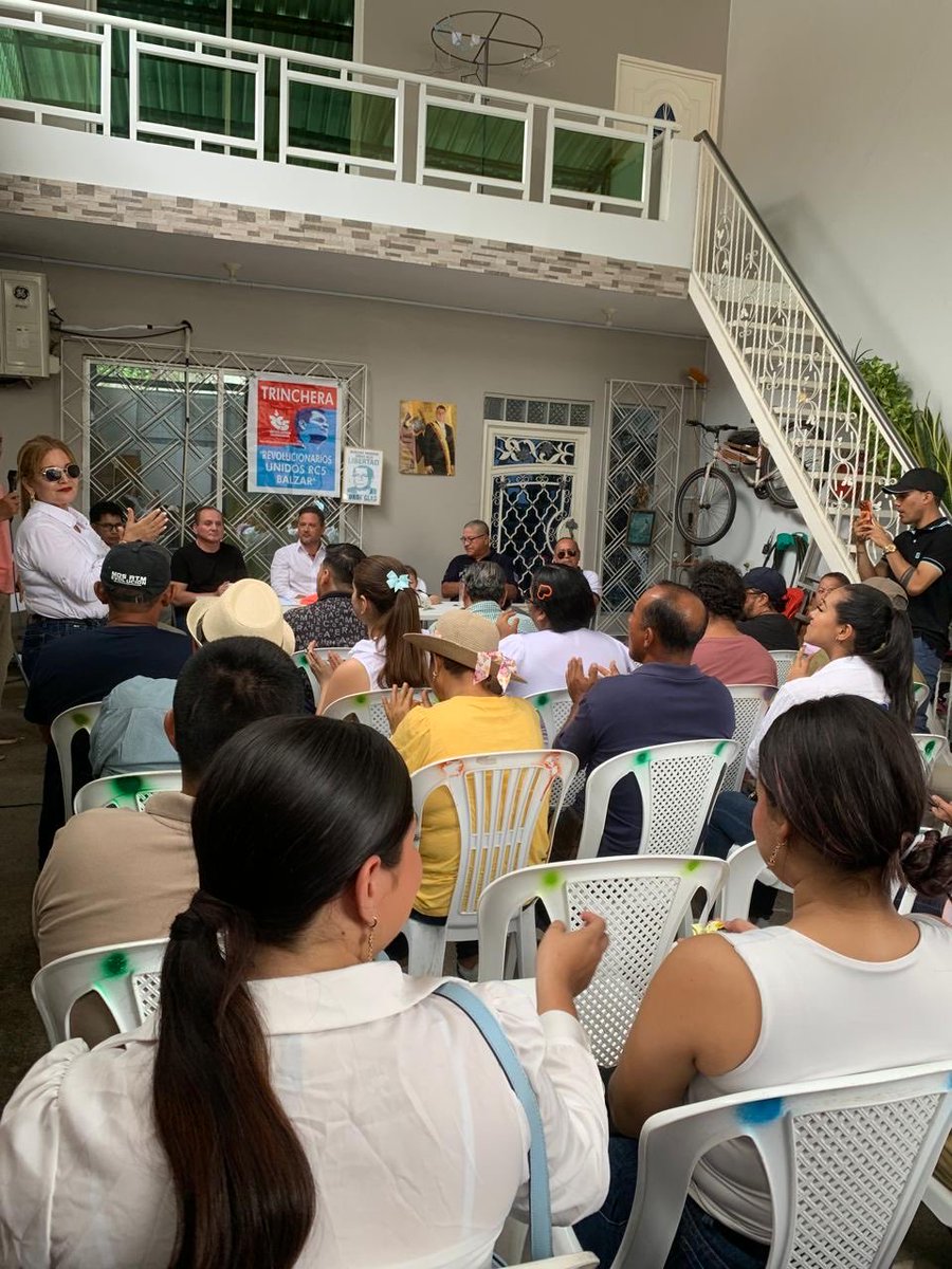 PropuestasEcua's tweet photo. En #Balzar: Nuestro director provincial  Luis Monge, Nicolas Loor dirigente cantonal presentan a Mauricio Proaño como candidato a la alcaldía, con simpatizantes y militantes en el cantón.  

#BalzarVencerá ✊🏼
#GuayasVencerá ✊🏼 https://t.co/gcyy2B2HN1
