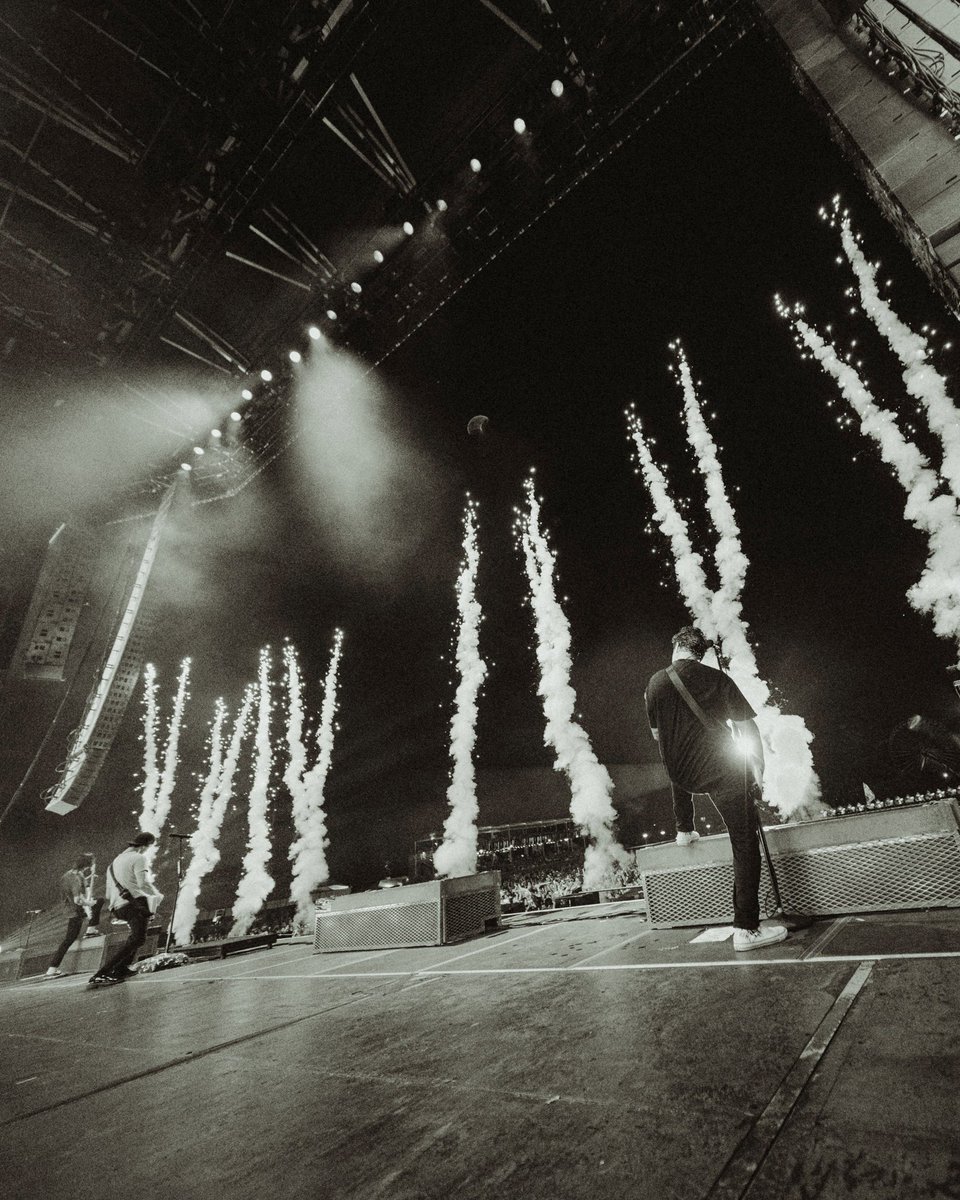 piercetheveil's tweet photo. LOUISVILLE BROUGHT THE LOUD TO @LTLFest 

📸 Matty Vogel
🎥 Christian Waite https://t.co/Tjje4cdfUN