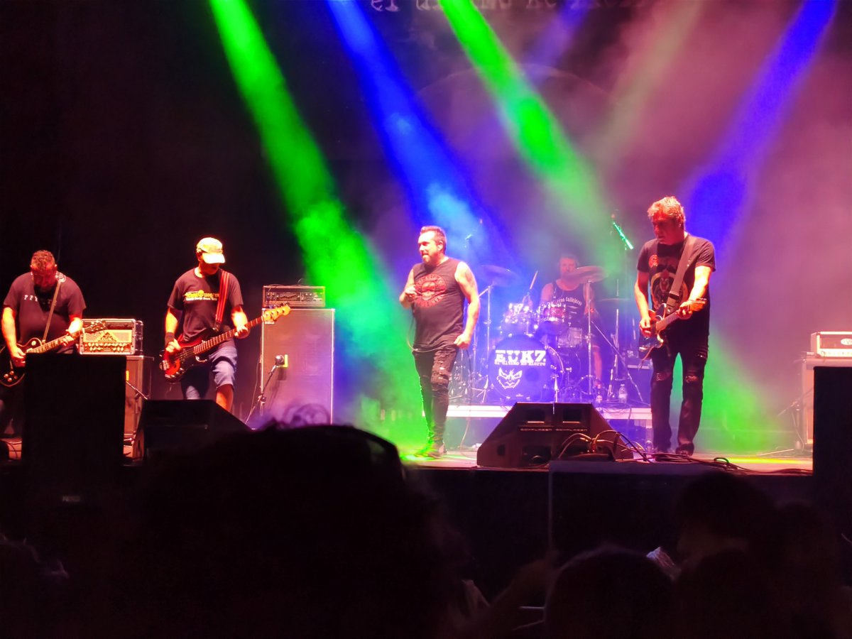 _Perdy_'s tweet photo. Eukz en pobra do caramiñal ha dado el mejor concierto que he visto en los últimos 12 meses, pero muy de largo. ¡Muy grandes! https://t.co/D52zlio8gT