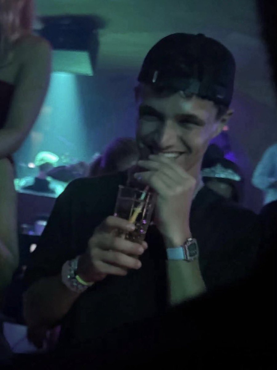 gaslyarchive's tweet photo. the smile and the backwards cap https://t.co/cCrQ2ds3s0
