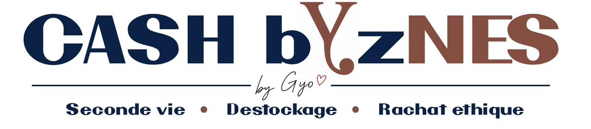 GyobYz's tweet photo. Il y a quelques questions sur le choix du nom « Cash bYznes by Gyo ». Des questions parfois compréhensibles, parfois moins.

Un petit texte pour expliquer le processus qui m’a amené à faire ce choix de nom. Et c’est intéressant car… ce n’est pas si simple !

👉 Choisir un nom pour la boutique, ça peut paraître rapide et évident. Mon pseudonyme est Gyo sur les réseaux. J’ai ma petite notoriété avec ce pseudo. Il suffit donc d’utiliser Gyo et d’y coller une activité :

Gyo Gaming ,Retrogame Gyo, Gyo & Games , Geek & Gyo, etc....

Mais en fait, ces noms-là, peut-être sonnent-ils plus familiers, plus proches d’un magasin communautaire, plus « uniques ». Mais il y a plusieurs soucis.

1️⃣ Gyo, c’est avant tout un manga, que je ne commercialise pas et qui ne m’appartient pas.

Le nom Gyo vous parle peut-être à vous. Peut-être aux quelques milliers de personnes qui me suivent, et, pour être optimiste, peut-être même à quelques dizaines de milliers de personnes en France qui ont déjà entendu parler de moi.

Il y a donc 0,03 % de chance qu’un client de passage identifie le nom « Gyo ». Et donc qu’il identifie clairement l’activité.

2️⃣ L’activité, justement.

Cash bYznes vend des jeux parce que c’est l’opportunité que j’ai aujourd’hui. Mais peut-être que dans 3 ans, l’opportunité sera sur le PC, la TV, le manga, le DVD, le vinyle…

Que fait-on si le commerce comporte 90 % de Labubu et que l’enseigne affiche « Game & Gyo » ?

Il fallait donc un nom qui englobe l’entièreté des activités liées à l’achat-revente.

👉 La décision prise a été de prendre un nom extrêmement générique, qui permet d’identifier en un instant l’activité.

« Cash » = on rachète les produits.
« Business » = on vend des produits.

Puis de styliser ce nom pour l’ancrer localement, conserver l’identité « Gyo » et affiner l’activité selon les besoins.

👉 C’est ainsi que « Business » est devenu « bYznes ».

- « Byz » est un mot plus familier et laisse entendre que nous ne nous prenons pas tant au sérieux.
- Le « Y » est le blason de la ville où la boutique est implantée.
-  « NES » est une console de jeux, avec le logo insistant sur le rouge Nintendo des trois lettres, ainsi que la manette.

On finit avec un discret « by gyo », rappelant donc les réseaux.

😇 Et si l’activité change, inutile de changer de nom : il suffit simplement de rajouter un « S » à « bYznes » et de changer la couleur.

Simple, efficace.

Voilà, vous savez tout.

Après, cela reste une longue réflexion, oui, mais personnelle avant tout.

Nul doute que chacun en aurait trouvé un différent. En revanche, je ne peux pas entendre que le nom donnerait moins confiance.

Des boutiques nommées « Cash », parfaitement réputées, il y en a des milliers. 😅

Aucune raison de ne pas en faire partie.

(Bonus, je vous met quelques logo non retenus)