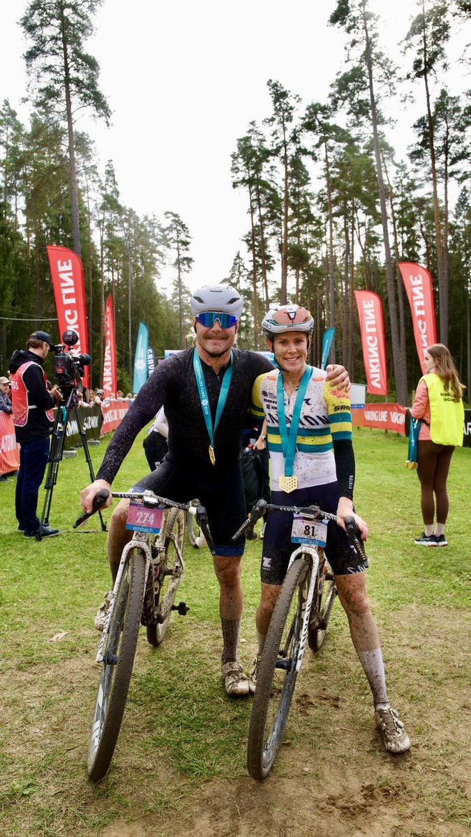 ValtteriBottas's tweet photo. Last week 🇫🇮🇪🇪

4 pictures is not enough but you get it https://t.co/PxIPw6JnFb