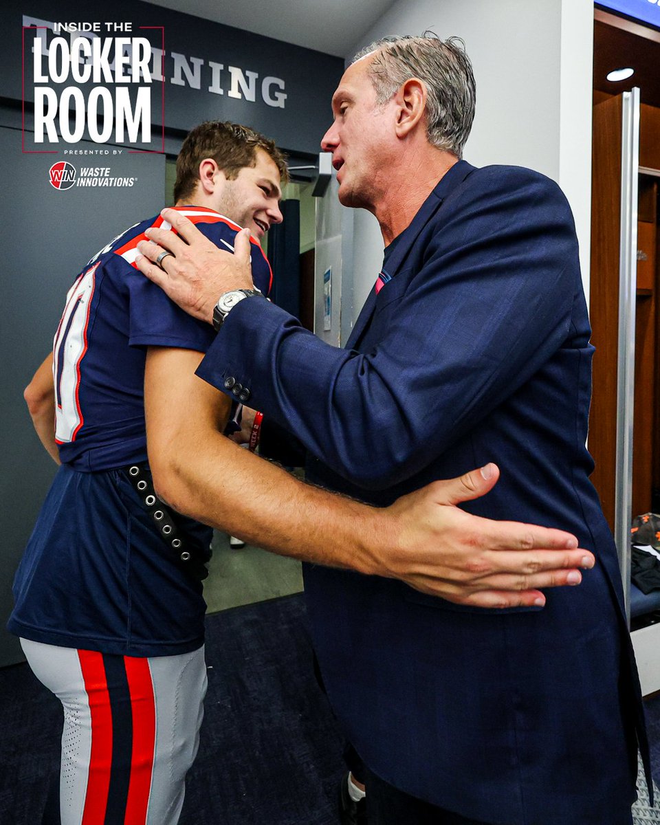 Patriots's tweet photo. Drake &amp; Drew 👏

@DrakeMaye2 | @DrewBledsoe https://t.co/T0xSlGySEJ