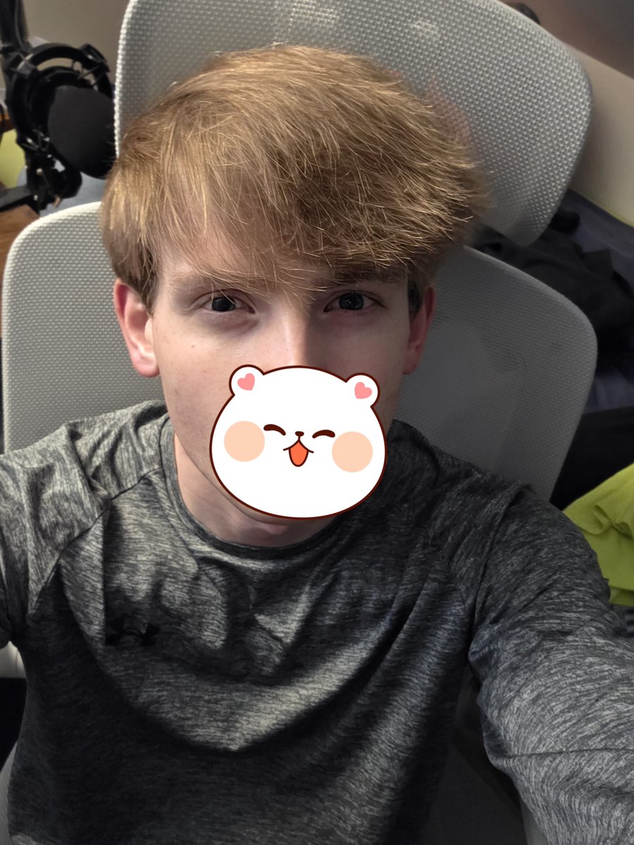 KonigReu's tweet photo. Thinking of dying my hair white, maybe, what you guys think? Would I look like Jack? ❄️
(Had to repost cause for some reason it wasn't listing Asher on my feed, should check his comic out if your inclined, it is pretty nice 👉👈) https://t.co/dFulxI3mTW