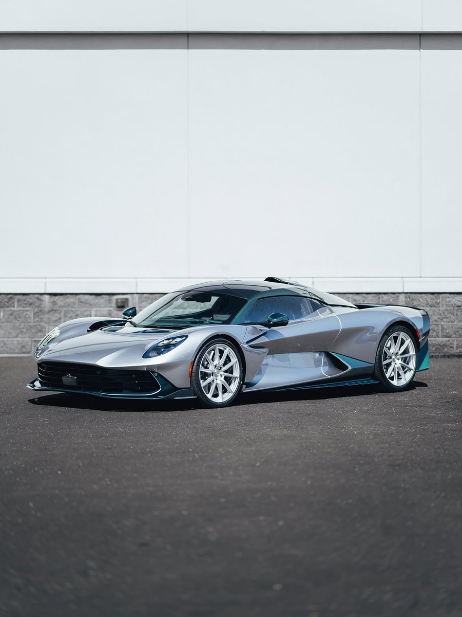 astonmartin's tweet photo. The son of Valkyrie.
📸 Miller Motor Cars
#AstonMartinLive #Valhalla https://t.co/wJo2Z3Jrlz