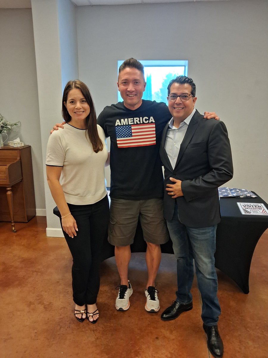 ERICTPACTION's tweet photo. Thank you Jorge and Kristia, leaders of LifeHouse Church, for hosting a very successful voter registration event! 

13 voters registered! 

1 voter at a time ... for Charlie!! https://t.co/mdQ1i93oRd