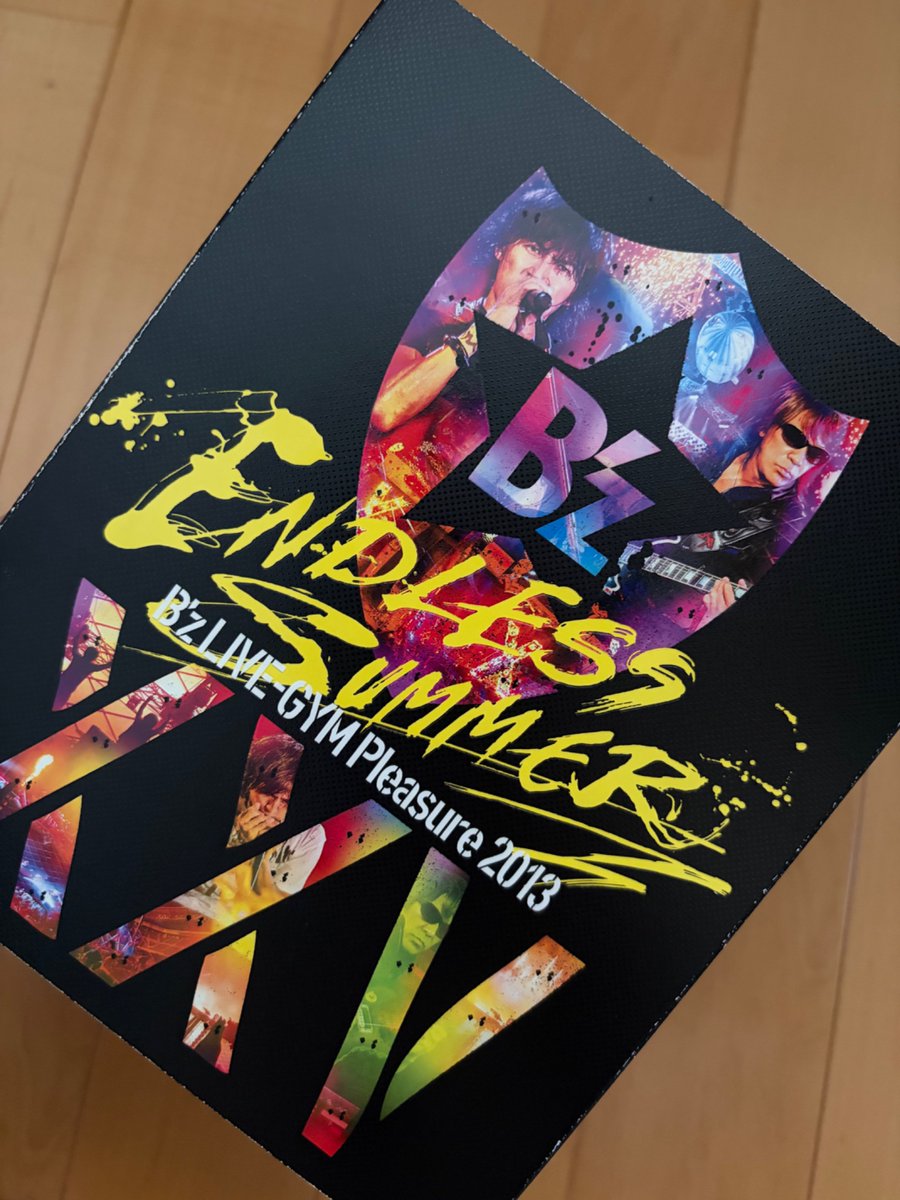 yamasachikuwa's tweet photo. 私シルバーウィークもほぼお仕事でございますが、某二人組ロックバンドのデビュー日ということで本日お休み頂戴しています。
（ヤマサちくわは営業しています）
#Bz #祝38周年 #朝からこちらを鑑賞 https://t.co/5BpSvzuVJ7
