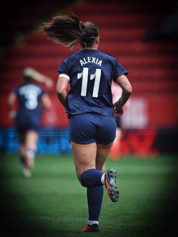 AlexiaReinaP11's tweet photo. Watch your Queen. https://t.co/l8Scido44f