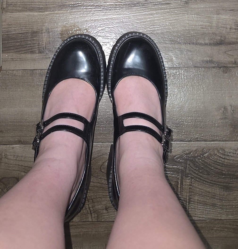 ghost095_'s tweet photo. #fuzzysocks #socks #footfetısh #feetfetısh #feet #selling #heels #barefoot https://t.co/HnsjnZF3B0