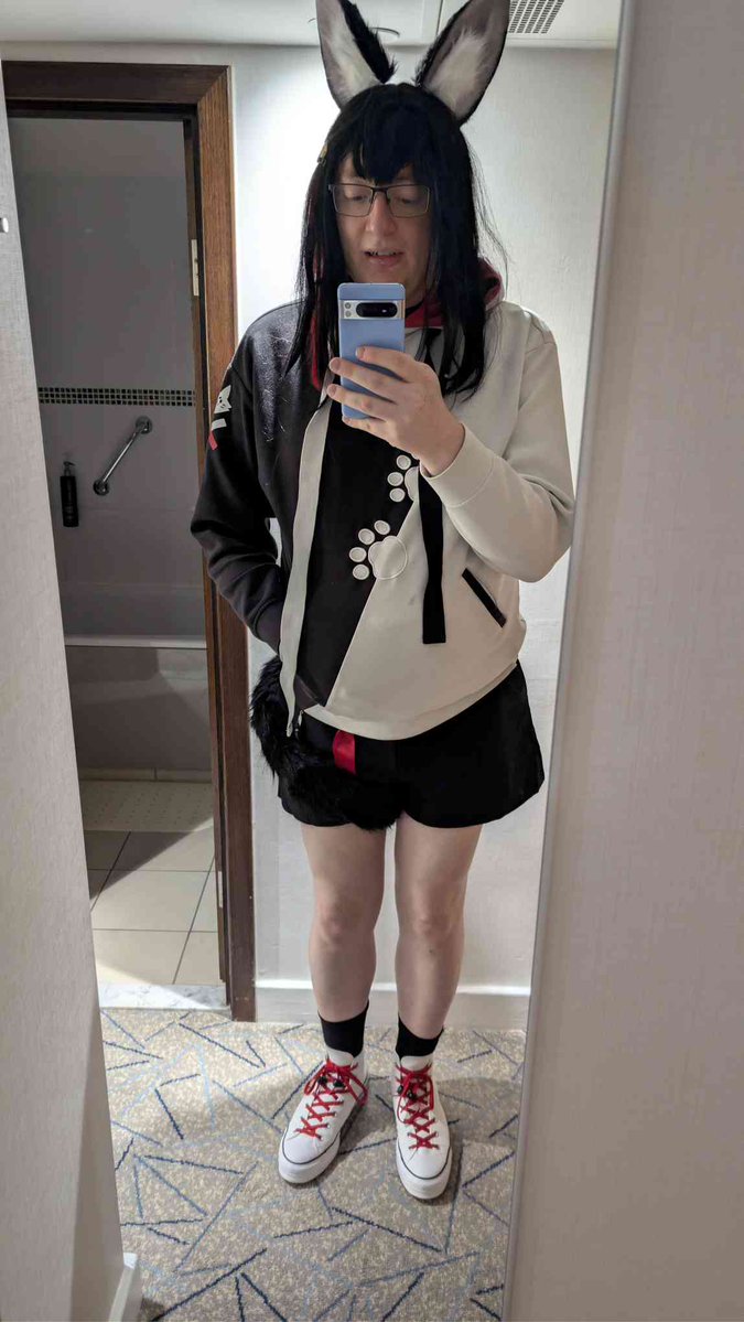 meiamsome's tweet photo. I tried out some simple cosplay for the first time at #vexpo! I was Tokino Sora &amp; Ookami Mio!

I enjoyed the event, the panels and booths were all very good! https://t.co/rG6fvAIk3O