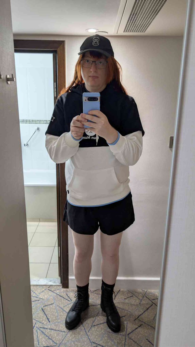 meiamsome's tweet photo. I tried out some simple cosplay for the first time at #vexpo! I was Tokino Sora &amp; Ookami Mio!

I enjoyed the event, the panels and booths were all very good! https://t.co/rG6fvAIk3O