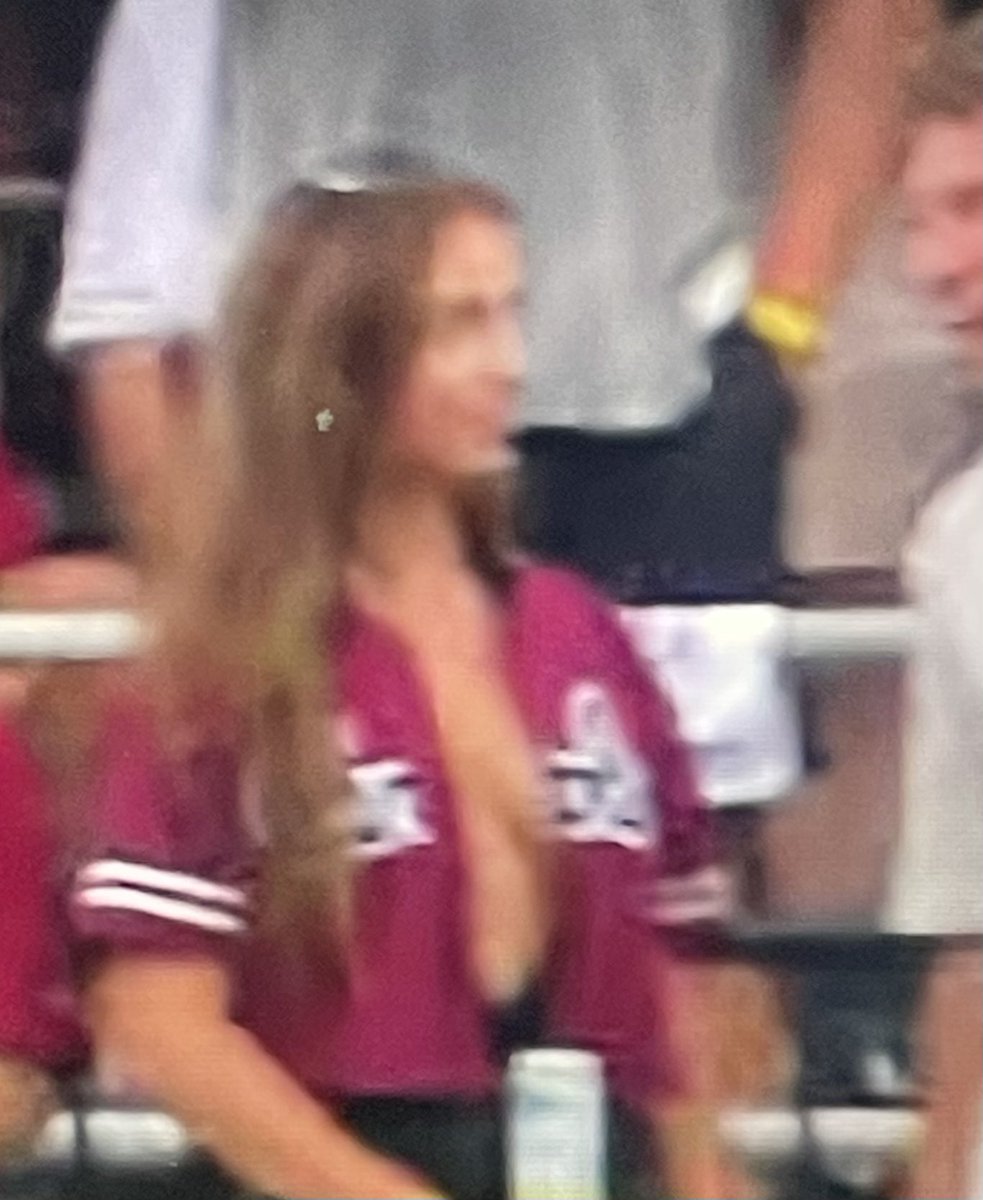 darkvisor38's tweet photo. @Barstool_Cocks Can ya find this hottie ? https://t.co/RDaiQ7M8up