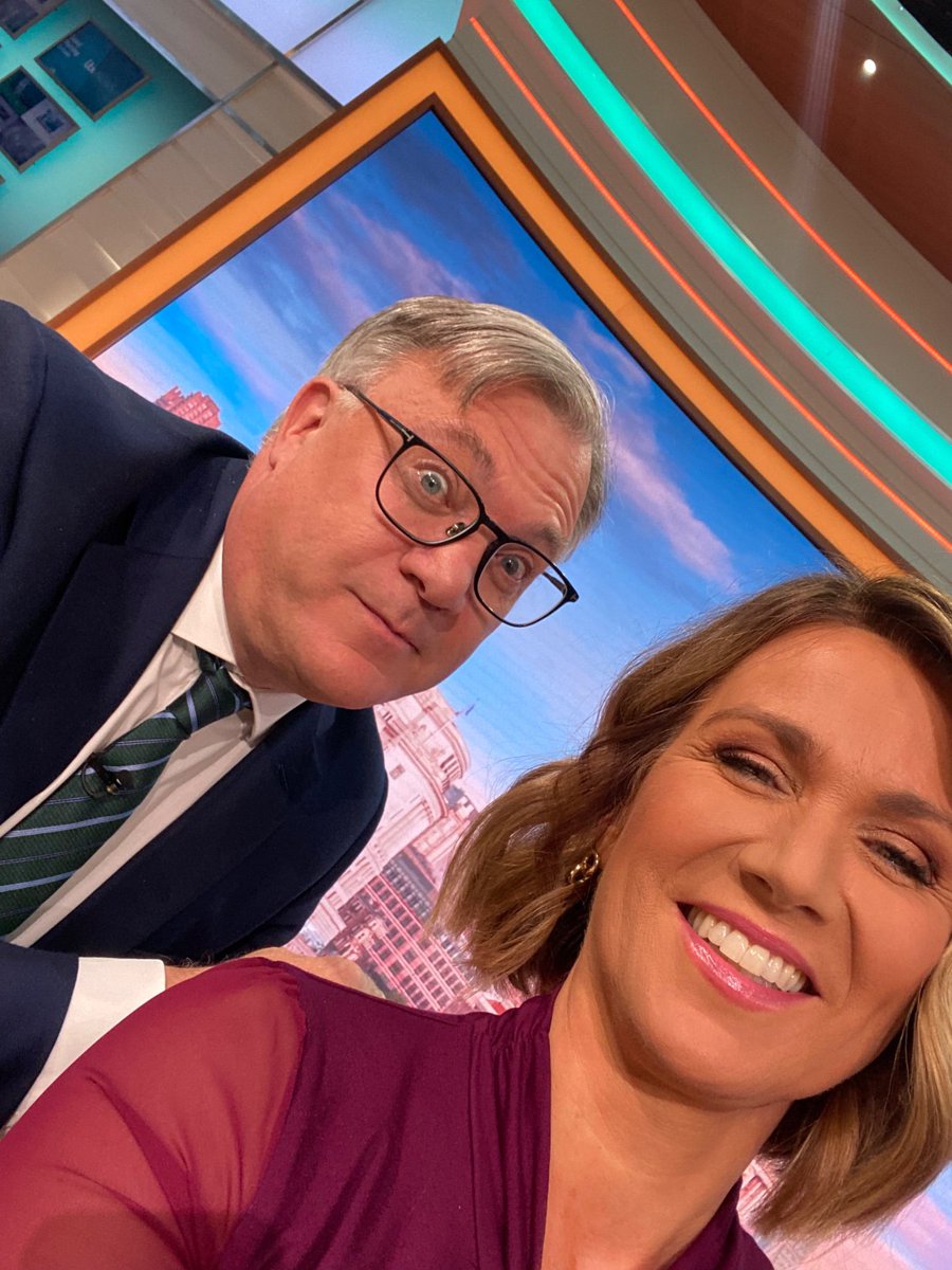 Johnou79's tweet photo. Are you sticking or switching? Not too late to sort your energy bills - just don’t ask @edballs 😂
@susannareid100 https://t.co/vkAeu8d6zZ